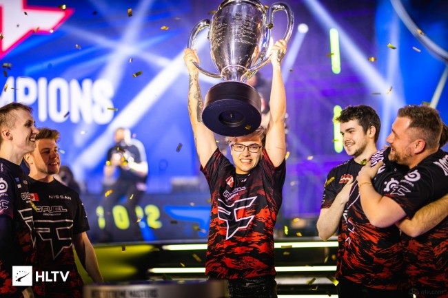 《荣耀同行》——荣耀萤火KOL六周年主题曲合唱